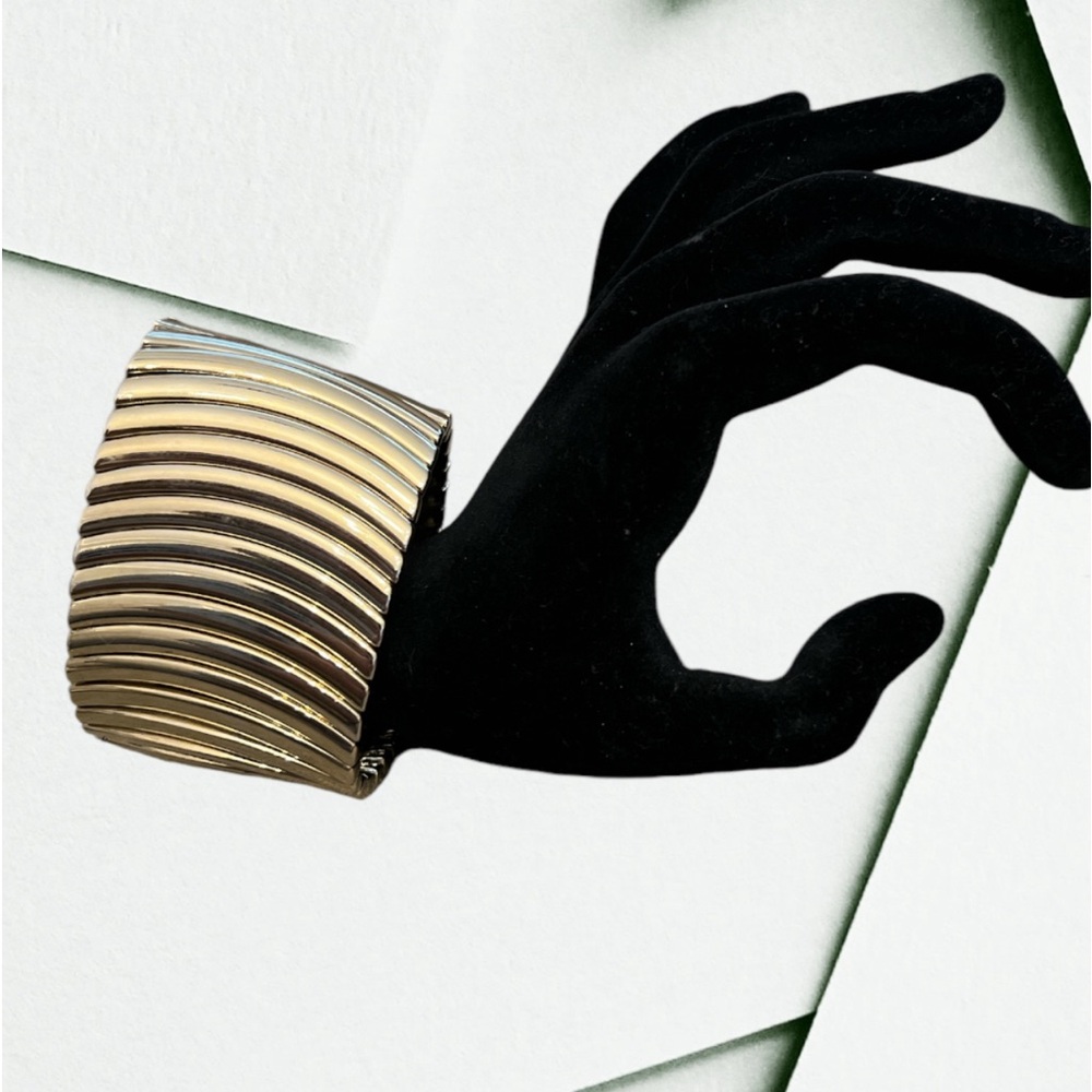 Stretch Bracelet Metal Gold Tone